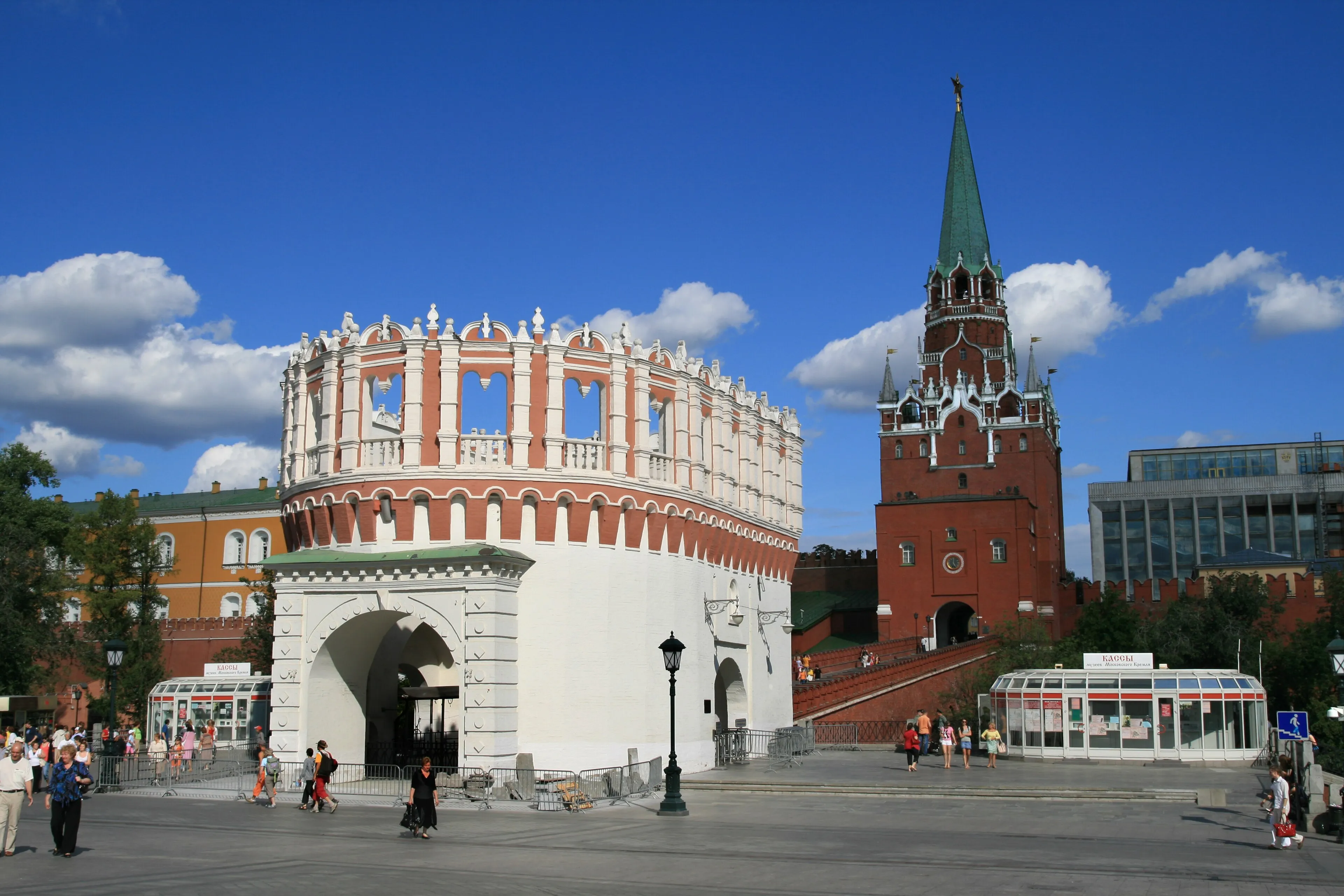 Кутафья и Троицкая башни Московского Кремля